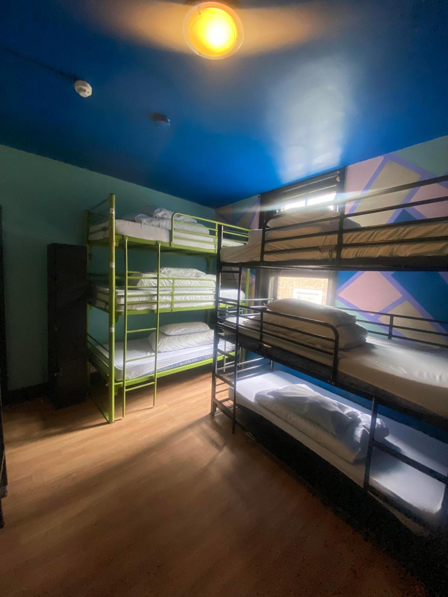 The Phoenix Paddington Albergue